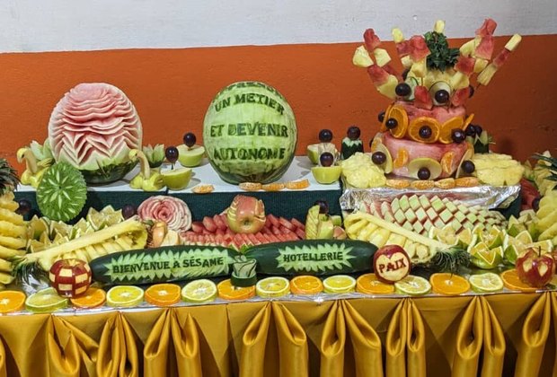 Fruit and vegetable carving