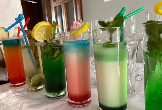 Restaurant service and bar